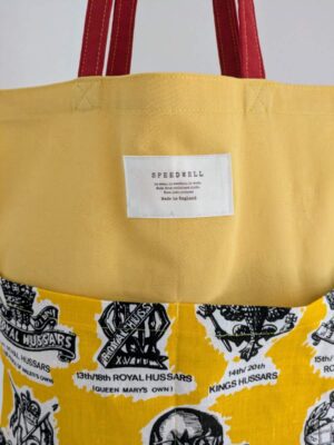 Regiments Tote Close