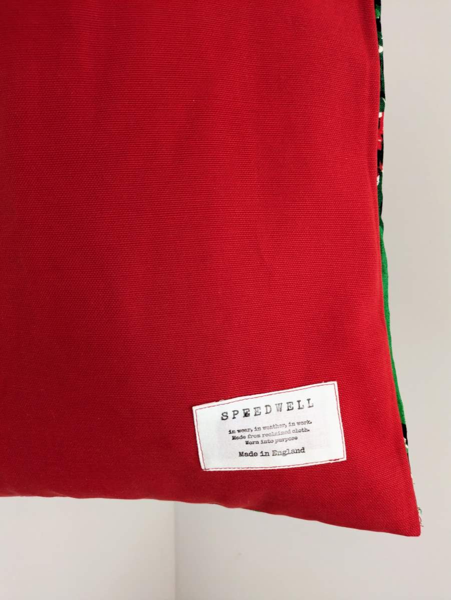 Black Swan Tote Close